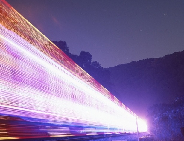 As fotos de trens em movimento feitas por Aaron Durand são sempre feitas à noite, de preferência logo após o pôr do sol. A maioria das fotos foi feita perto de San Francisco, na Califórnia, onde ele vive - Aaron Durand 