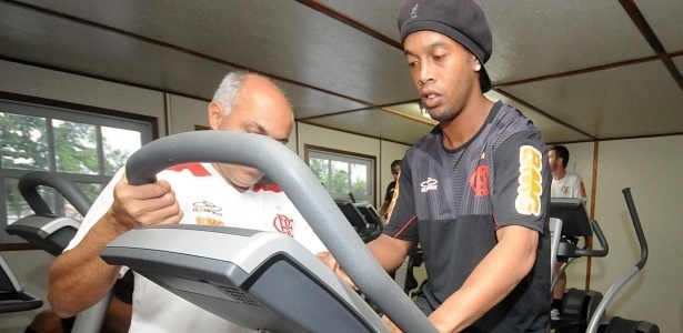 Ronaldinho não foi para o campo e fez apenas um trabalho na academia do CT do Fla - Alexandre Vidal/ Fla Imagem