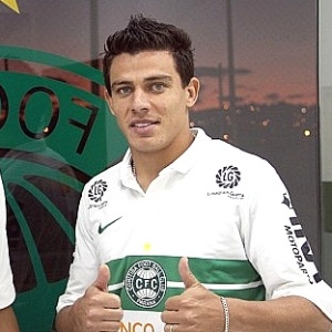 Volante França(esq.) e lateral-direito Ayrton, os novos reforços apresentados pelo Coritiba   - Divulgação/Coritiba 