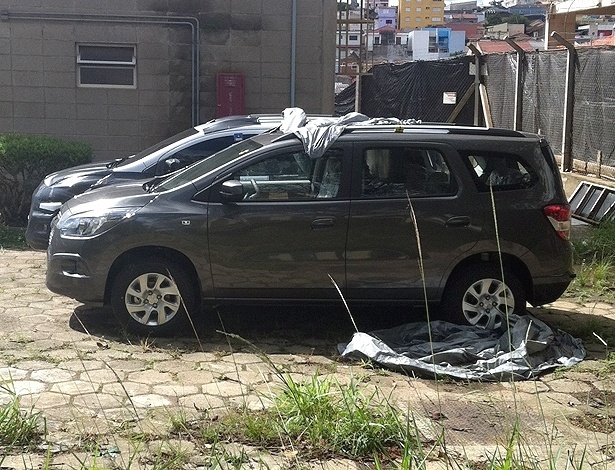 Chevrolet Spin de sete lugares é flagrada em pátio; é a primeira foto do carro sem camuflagem - Rogério Gomes da Silva/UOL
