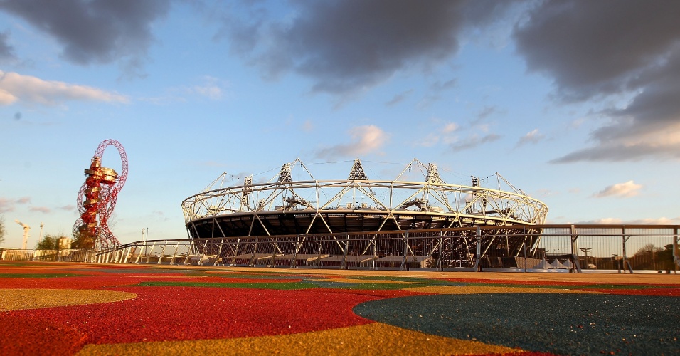 Estádio Olímpico de Londres está pronto para as competições dos Jogos, em julho e agosto, principalmente com o atletismo