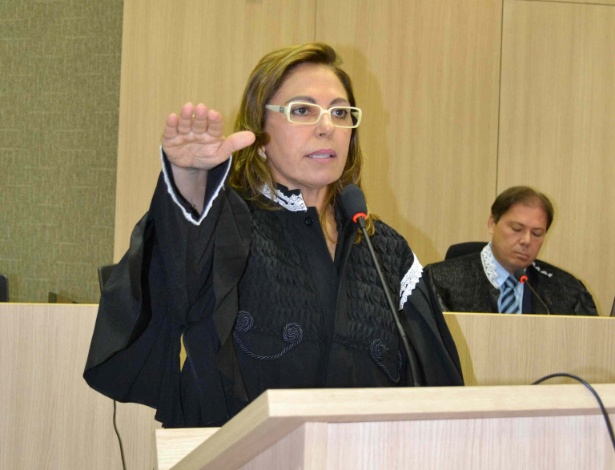 Lilian Martins, mulher do governador do Piauí, Wilson Martins (PSB), toma posse como conselheira do TCE - TCE