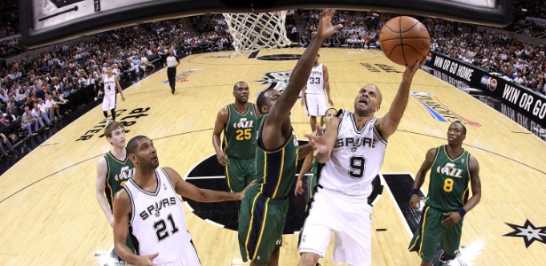 Tony Parker foi o cestinha da vitória do San Antonio Spurs sobre o Utah Jazz  - Ronald Martinez/Getty Images/AFP