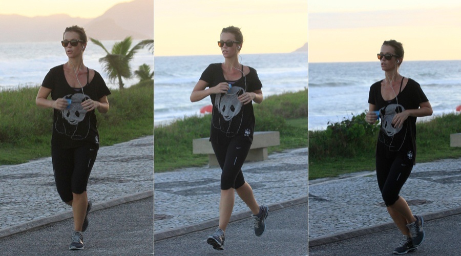 Juliana Didone se exercia pela orla da praia da Barra da Tijuca, zona oeste do Rio (3/5/12)