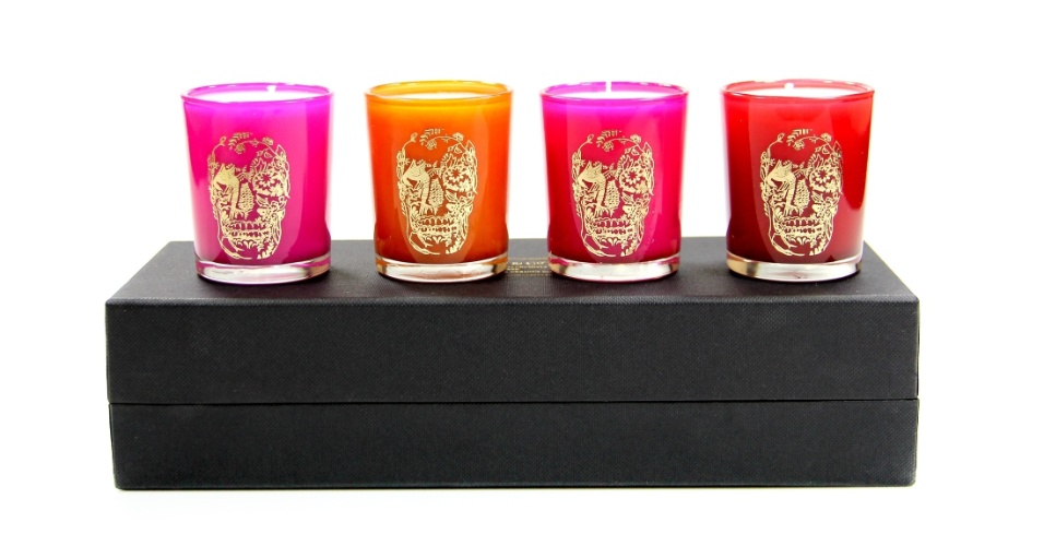 Na Sergio K Home (www.sergiok.com.br), o conjunto de velas aromáticas e suporte de vidro com estampa de caveira custa R$ 198