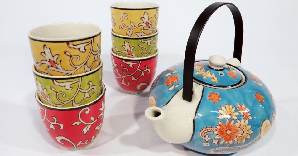  No Espaço Til (www.espacotil.com.br), o conjunto de chá Liang é feito de cerâmica e custa R$ 206