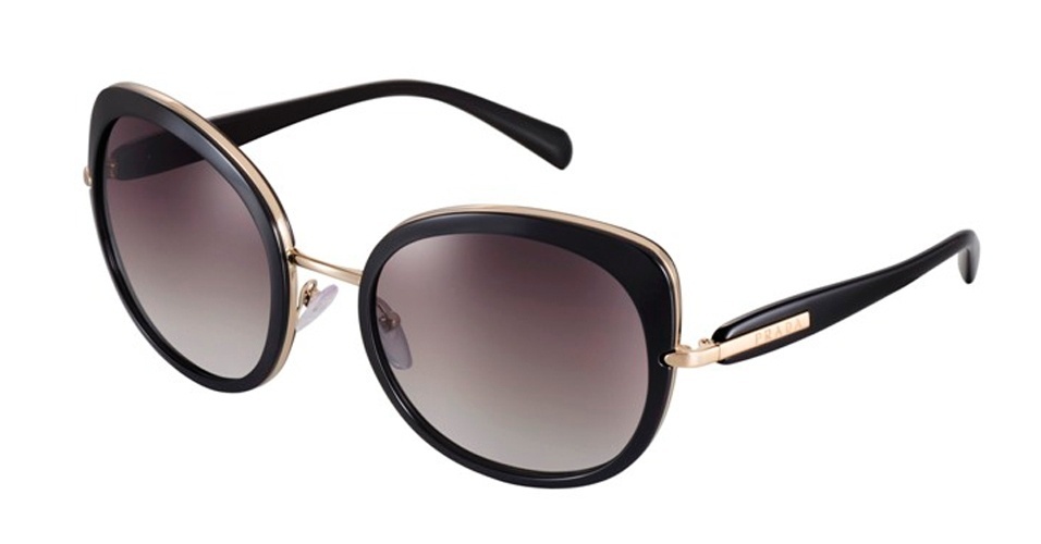 Óculos preto e dourado da Prada; R$ 900, na Luxottica