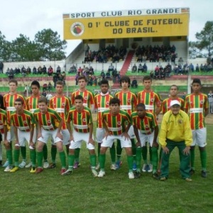 Equipe do Rio Grande, clube mais antigo do Brasil, rebaixado para a 3ª divisão do futebol gaúcho - Divulgação/Site oficial do Rio Grande