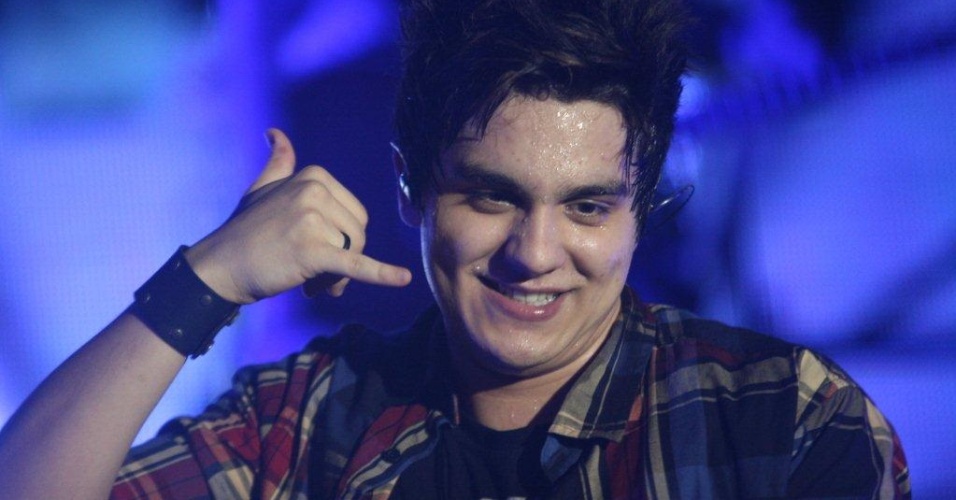 Cerca de 20 mil pessoas acompanham show de Luan Santana no Viradão Carioca, no Rio de Janeiro (4/5/2012) - Zulmair Rocha/UOL