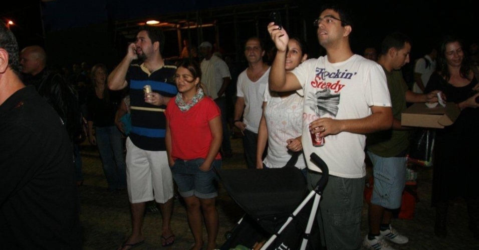 Público assiste ao show de Michael Sullivan na abertura do Viradão Carioca, no Rio de Janeiro (4/5/2012). De acordo com a Polícia Militar  - Zulmair Rocha/UOL