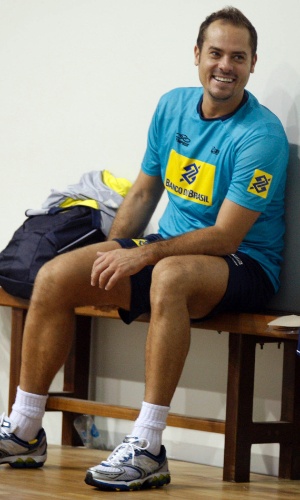 Ricardinho sorri durante o treino da seleção brasileira de vôlei no CT de Saquarema, no Rio de Janeiro
