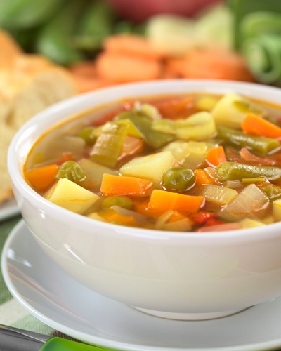 Sopa, sopa de legumes, sopa vegetariana - Thinkstock