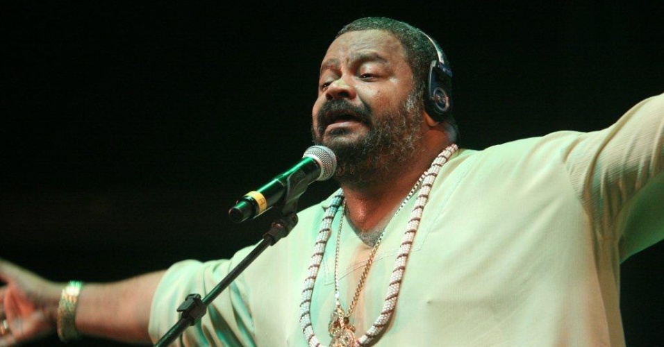 Arlindo Cruz se apresenta no Palco Bangu do Viradão Carioca na noite de sexta. (4/5/2012) - Zulmair Rocha/UOL