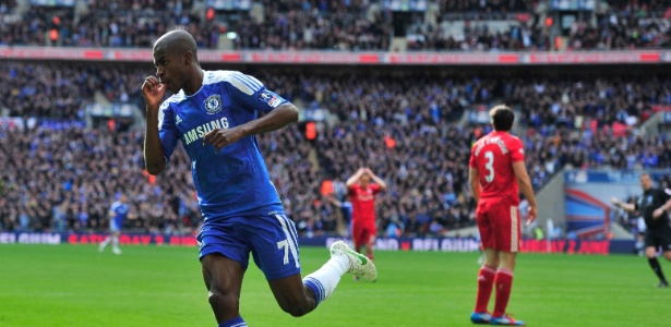 Ramires abriu o placar para o Chelsea na final da Copa da Inglaterra contra o Liverpool - Glyn Kirk/AFP