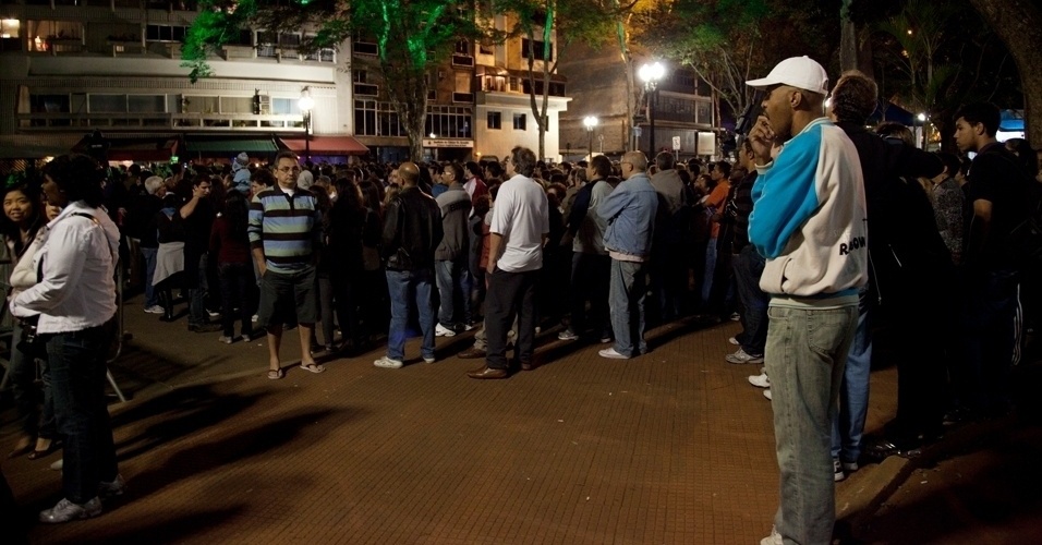 Público aguarda show na Virada Cultural, em São Paulo (5/5/2012) - Guilherme Zauith/UOL