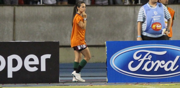 Gandula Fernanda Maia atuou na final do Carioca atrás de um dos gols do Engenhão - Fernando Maia/UOL