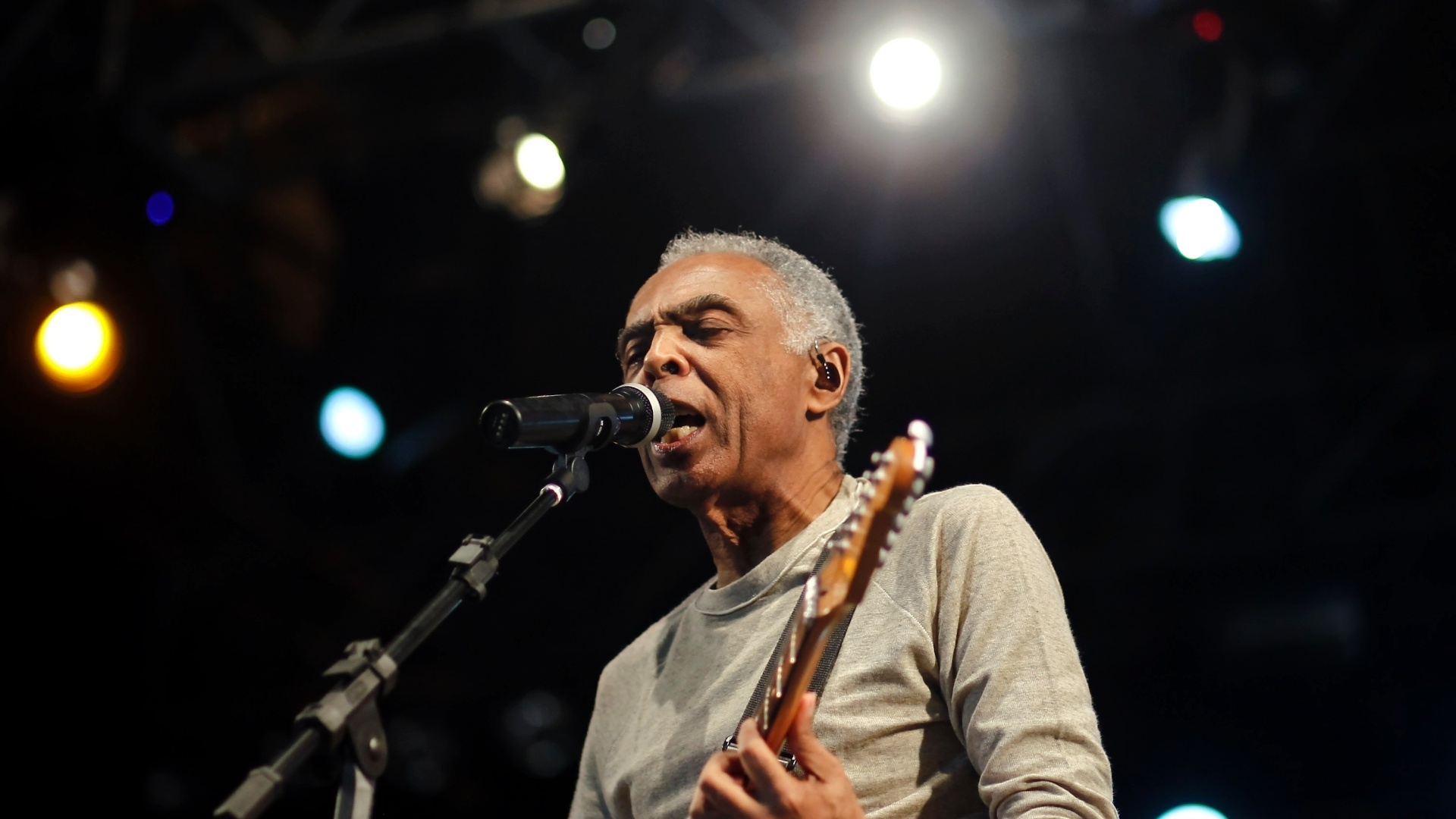 Gilberto Gil encerra a Virada Cultural com apresentação no palco Júlio Prestes, decicado a música negra (6/5/12) - Leandro Moraes/UOL