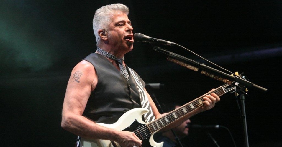 Lulu Santos se apresenta no palco Bangu durante o Viradão Carioca (6/5/2012) - Zulmair Rocha/UOL