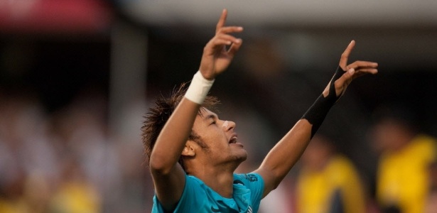 Neymar comemora seu gol, o segundo do Santos na final contra o Guarani - Danilo Verpa/Folhapress