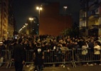 Público enfrenta fila quilomêtrica e tumultos para tentar provar galinhada de Alex Atala - Patrícia Vicentini/UOL