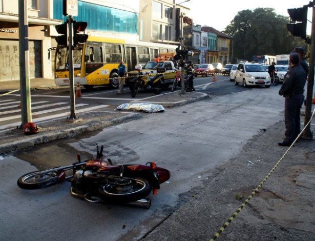 Batida fatal com motocicleta na rua da Consolação, no Centro de São Paulo: vivemos "epidemia de acidentes" de trânsito, afirma Alexandre Padilha, ministro da Saúde  - Paduardo/Futura Press