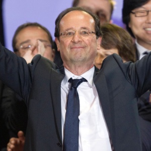 O recém-eleito presidente francês, François Hollande, comemora sua vitória - Charles Platiau/Reuters