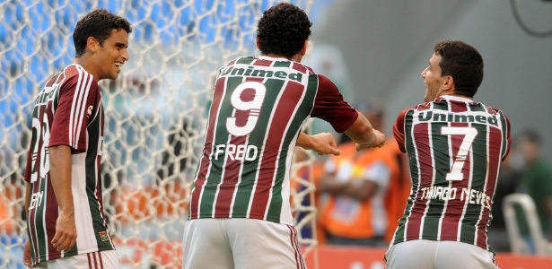 Ao lado de Jean e Fred, Thiago Neves dança em comemoração de gol do Fluminense - Divulgação/Photocamera