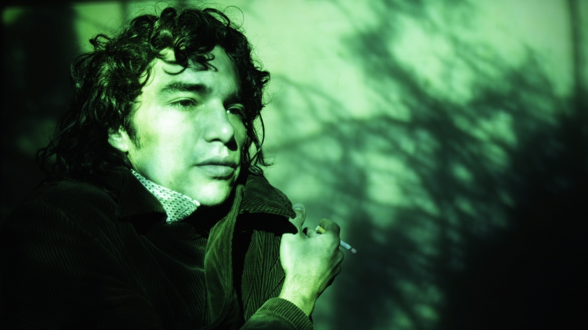 Caio Blat em cena do documentário "Uma Longa Viagem", de Lucia Murat" - Divulgação