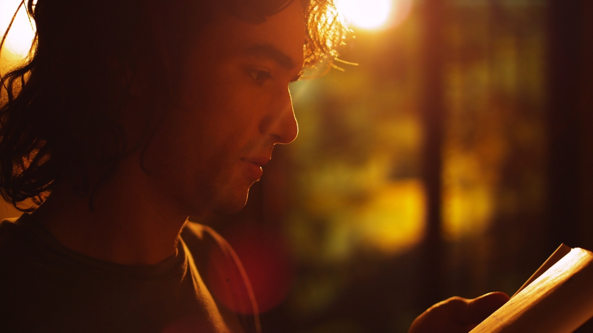 Caio Blat em cena do documentário "Uma Longa Viagem", de Lucia Murat" - Divulgação