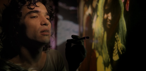 Caio Blat em cena do documentário "Uma Longa Viagem", de Lucia Murat" - Divulgação