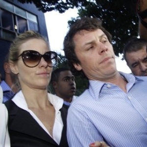 Carolina Dieckmann e o marido, Tiago Worcman deixam delegacia de polícia, no Rio