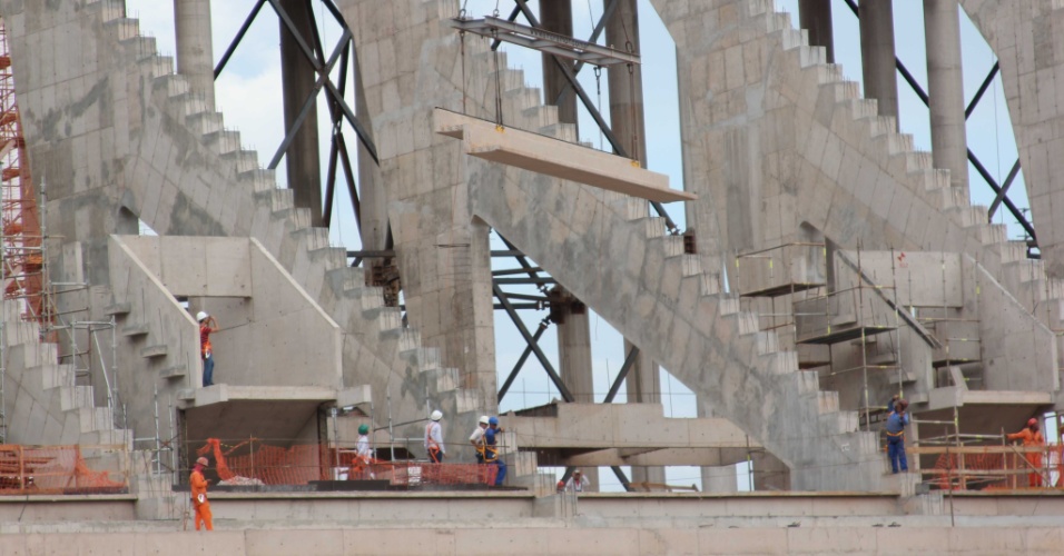 Início das obras da arquibancada superior do estádio Mané Garrincha