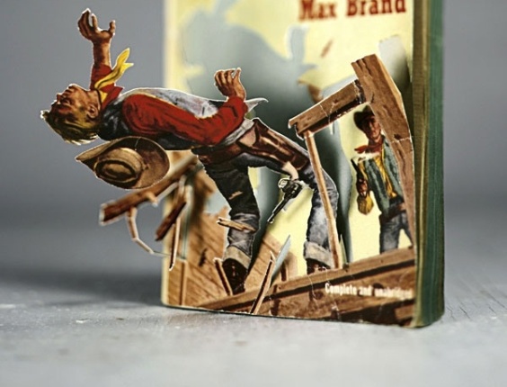 Para conseguir o efeito da figura saltando do livro, Thomas Allen recorta os desenhos ou silhuetas com um estilete e posiciona a figura para formar uma cena, antes de fotografá-la - Thomas Allen