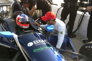 Tony Kanaan passa instruções para Rubens Barrichello no primeiro teste do veterano em ovais pela Indy