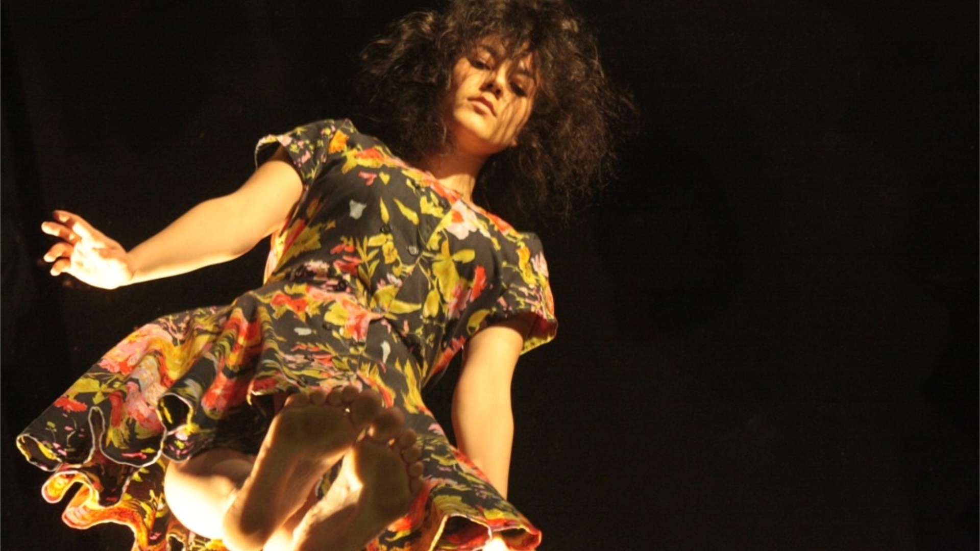 A bailarina brasileira Morena Nascimento, que integrou a companhia Tanztheater Wuppertal, de Pina Bausch, apresenta em São Paulo a performance "Claraboia" em todas as segundas-feiras do mês de maio - Divulgação