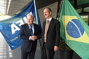 Ministro Aldo Rebelo e presidente da Fifa, Joseph Blatter, em reunião na Suíça