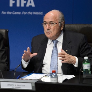 Blatter afirmou que o futebol perde a sua essência quando uma partida é decidida nos pênaltis - AFP PHOTO/ FABRICE COFFRINI