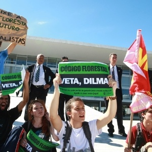 Estudantes pedem veto da presidenta Dilma Rousseff ao Código Florestal - André Borges/FolhaPress