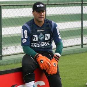 Recuperado de uma lesão, o experiente goleiro Harlei volta ao time titular do Goiás na decisão
