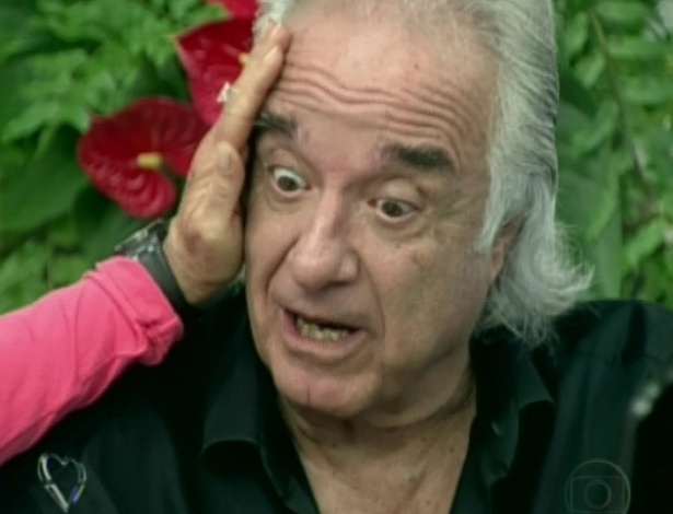 Há 23 dias depois da cirurgia que fez na mão esquerda para ativar os movimentos dos músculos, João Carlos Martins afirma: "Vale a pena trocar tudo na vida por um sonho. E eu troquei tudo na vida novamente, por um sonho", em entrevista a Ana Maria Braga nesta quarta-feira (9/5/12) - Reprodução/TV Globo