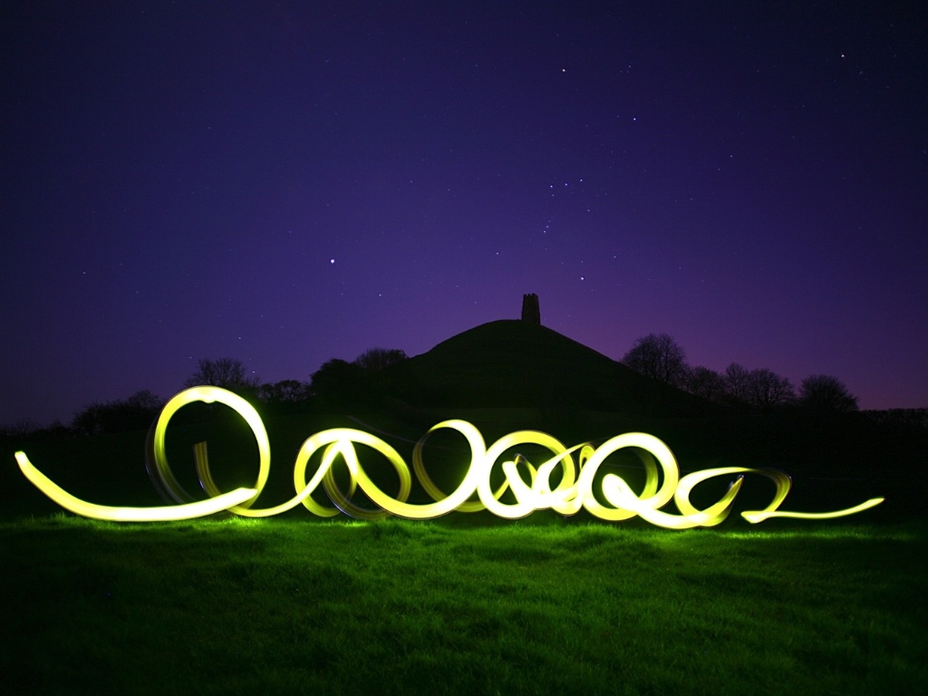 Imagem criada pelo artista britânico Peter Medlicott, que usa lanternas e feixes de luz para criar grafites - Peter Medlicott