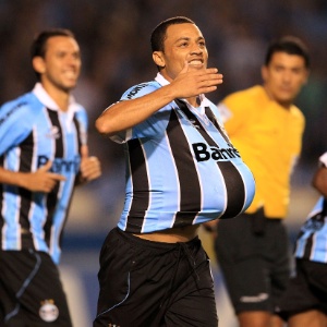 Léo Gago marcou contra o Fortaleza, tem seis gols na temporada e Grêmio teme sua suspensão - Nabor Goulart/Agência Freelancer