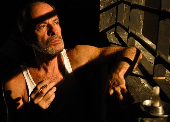 Ney Matogrosso em cena de "Luz nas Trevas - A Volta do Bandido da Luz Vermelha" - Divulgação