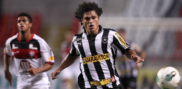 Lateral Márcio Azevedo, do Botafogo, negocia a transferência para o Palmeiras em 2013  - Satiro Sodre/AGIF