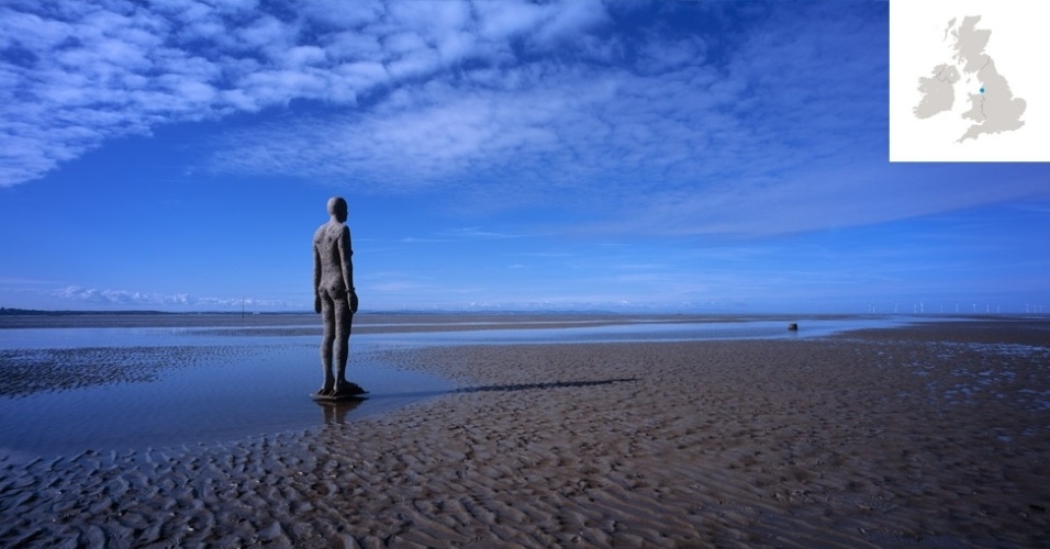 Na Praia de Cosby, no 14° dia, a chama olímpica irá se deparar com as cem estátuas criadas pelo artista Anthony Gormely, distribuídas ao longo dos mais de três quilômetros da praia. As obras de Gormley são estátuas que reproduzem pessoas em tamanho natural