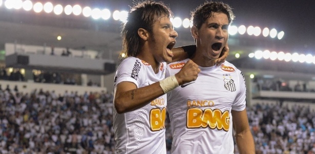 Neymar afirmou que torce muito para o amigo PH Ganso ser feliz e ter sucesso  -  AFP PHOTO/Yasuyoshi CHIBA