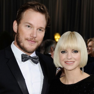 O casal de atores Chris Pratt e Anna Faris na chegada ao Oscar 2012 (26/2/12)