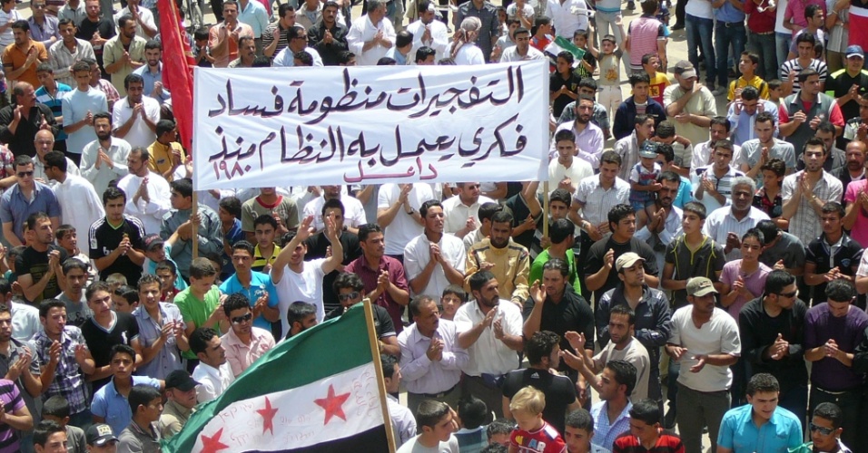 1.mai.2012 ? Sírios se manifestam contra o regime do ditador Bashar al Assad, em Deraa