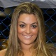 A ex-BBB Monique Amin se arrisca de ring girl no Jungle Fight 39, no Rio de Janeiro - Divulgação