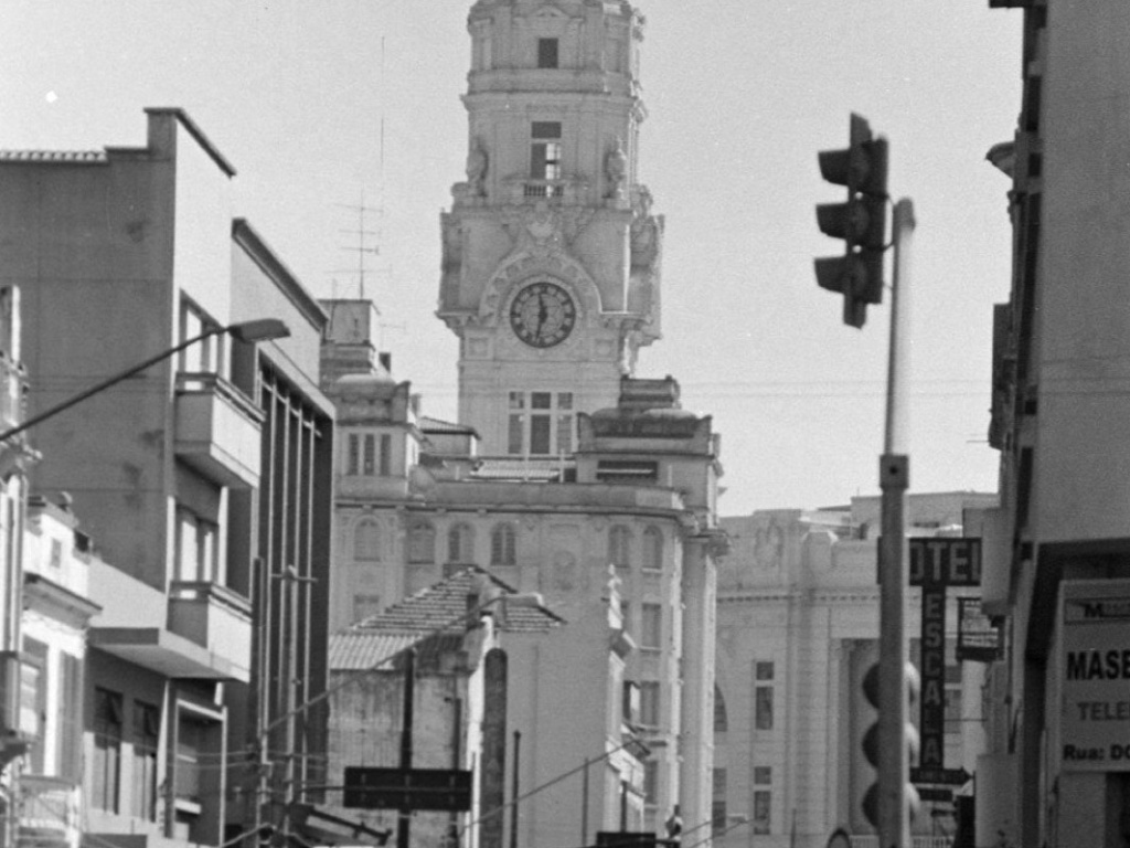 A Rua do Triumpho, clicada pelo cineasta Ozualdo Candeias, que ganha mostra em cartaz no Museu da Imagem e do Som até junho de 2012 - Ozualdo Candeias/Divulgação